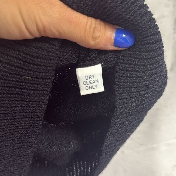 St. John Black Fitted Crop Tank Top Knit SIZE P - Like New - Picture 3 of 4